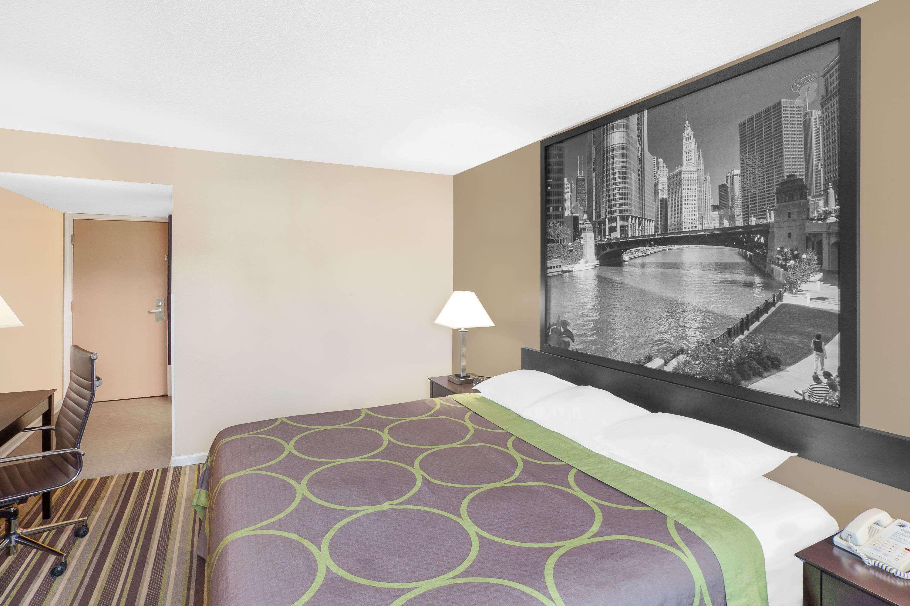 Super 8 By Wyndham Morton Grove/Chicago Hotel Exterior photo