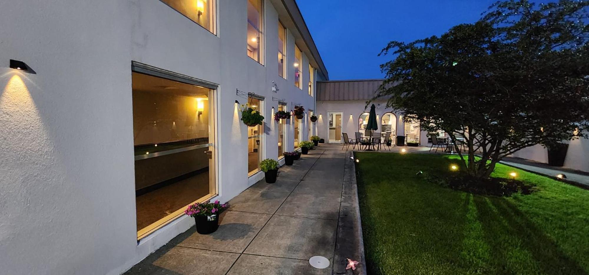 Super 8 By Wyndham Morton Grove/Chicago Hotel Exterior photo