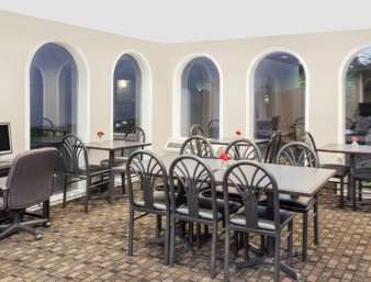 Super 8 By Wyndham Morton Grove/Chicago Hotel Interior photo